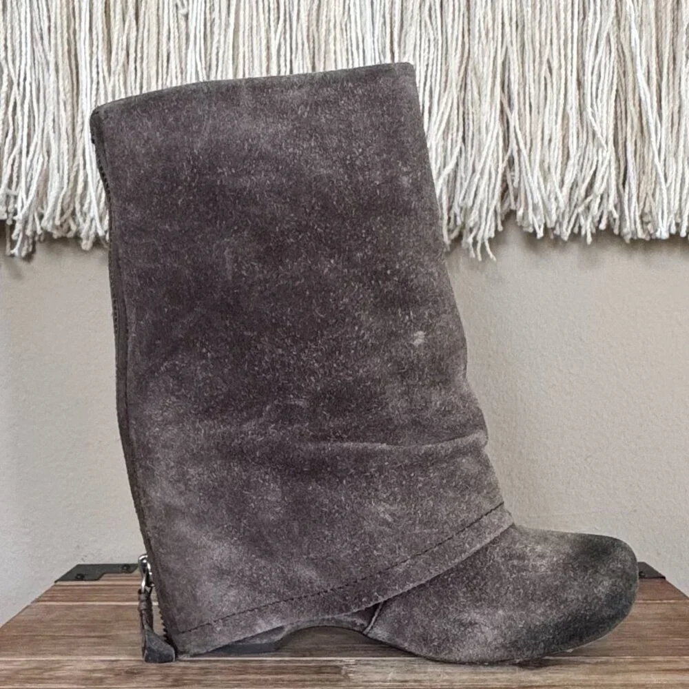 Vera Wang Lavender Joey Foldover Gray Suede Hidden Platform Wedge Boots Size 8
